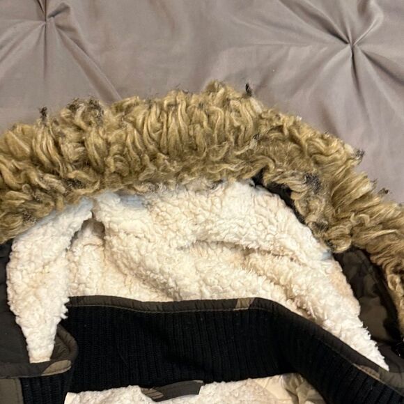 Hollister Camouflage All Weather  Jacket with Stretch with Faux Fur Hood. Size M - Picture 7 of 8